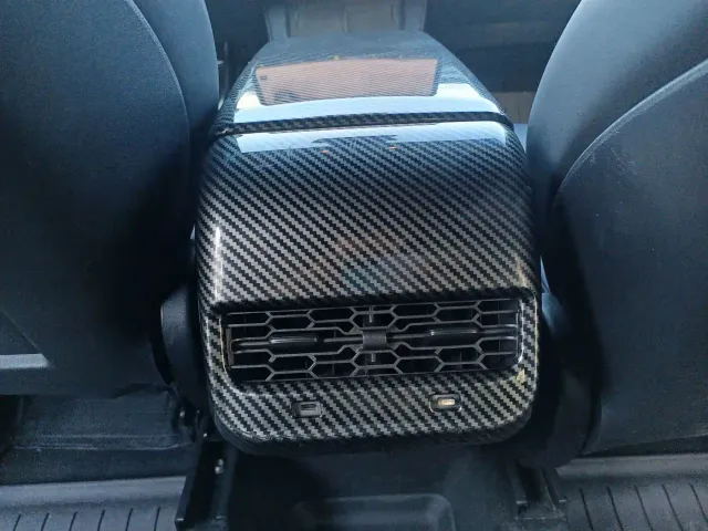 Tesla Model Y — Фото автомобиля 27