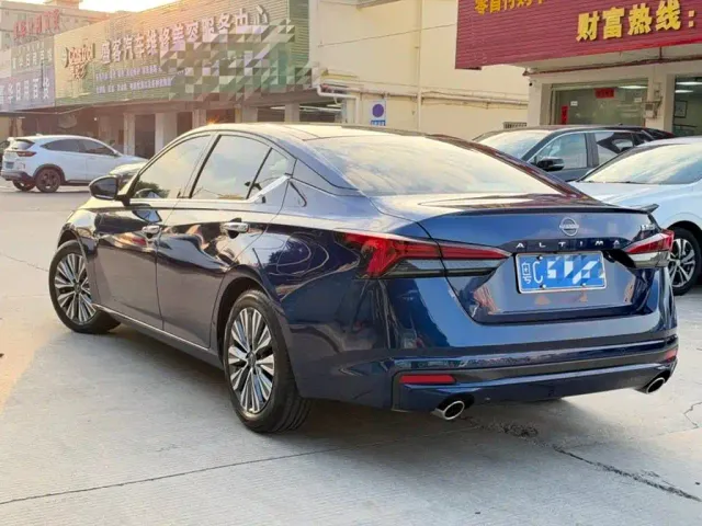 Nissan Teana — Фото автомобиля 4