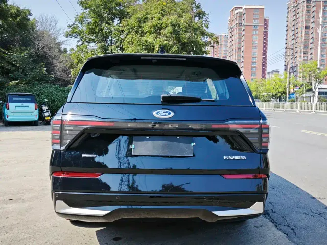 Ford Edge — Фото автомобиля 9