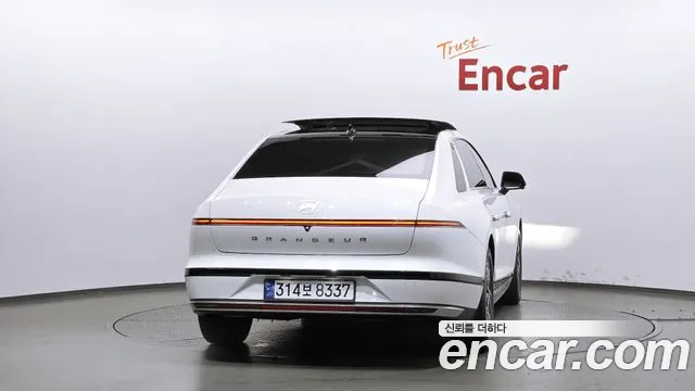 Hyundai Grandeur GN7 — Фото автомобиля 4