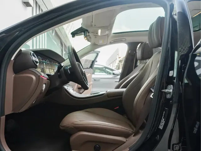 Mercedes-Benz E-Class — Фото автомобиля 29