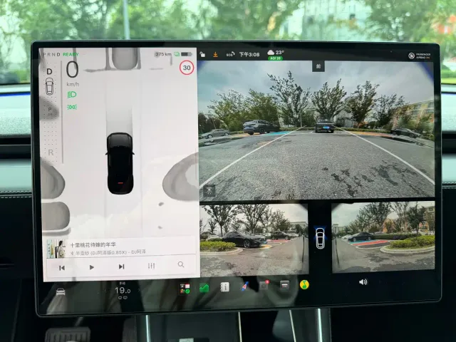 Tesla Model Y — Фото автомобиля 14