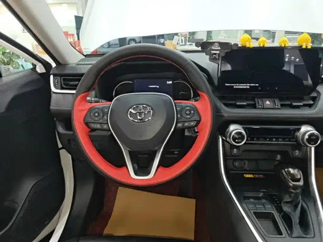 Toyota RAV4 — Фото автомобиля 14