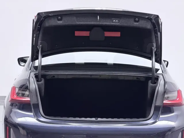BMW 3 Series — Фото автомобиля 19