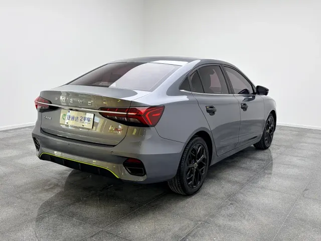 Roewe i5 — Фото автомобиля 16