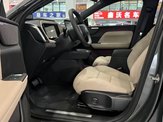 Volvo XC70 Plug-in Hybrid — Фото автомобиля 6