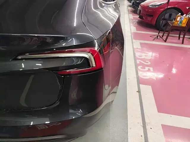 Tesla Model 3 — Фото автомобиля 7