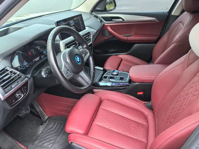 BMW iX3 — Фото автомобиля 4