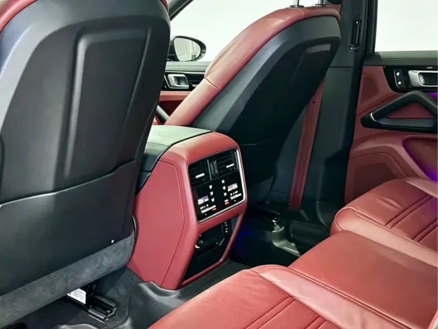Porsche Cayenne — Фото автомобиля 11