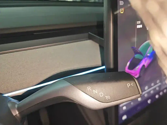 Tesla Model Y — Фото автомобиля 13
