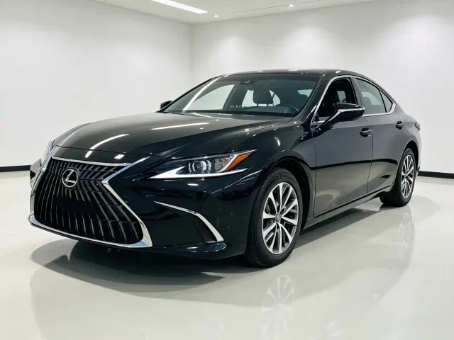 Фотография автомобиля — Lexus ES