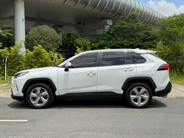 Toyota RAV4 — Фото автомобиля 9