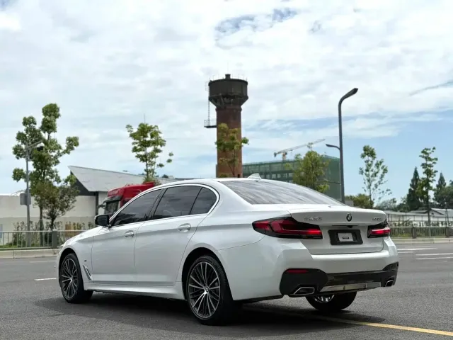 BMW 5 Series — Фото автомобиля 7