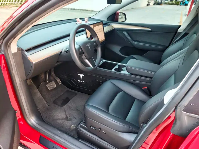 Tesla Model Y — Фото автомобиля 8