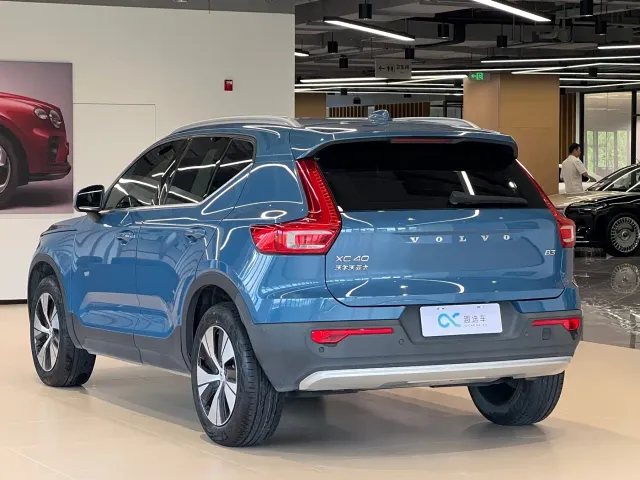 Volvo XC40 — Фото автомобиля 5