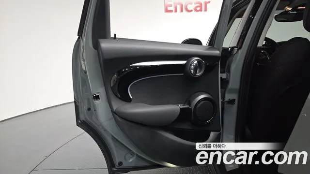 Mini Cooper Cooper 5 дверей Classic — Фото автомобиля 25