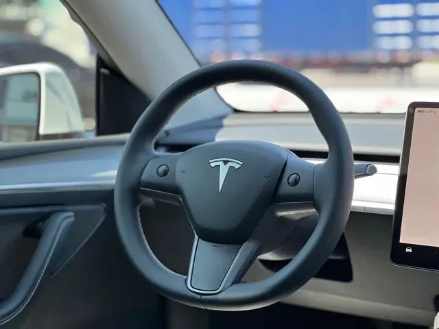 Tesla Model Y — Фото автомобиля 5