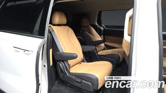 Kia Carnival Generation 4 — Фото автомобиля 12