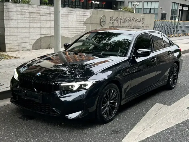 Фотография автомобиля — BMW 3 Series