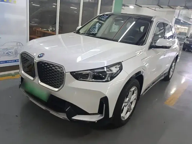 Фотография автомобиля — BMW iX1