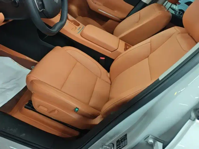 Leapmotor C10 — Фото автомобиля 14