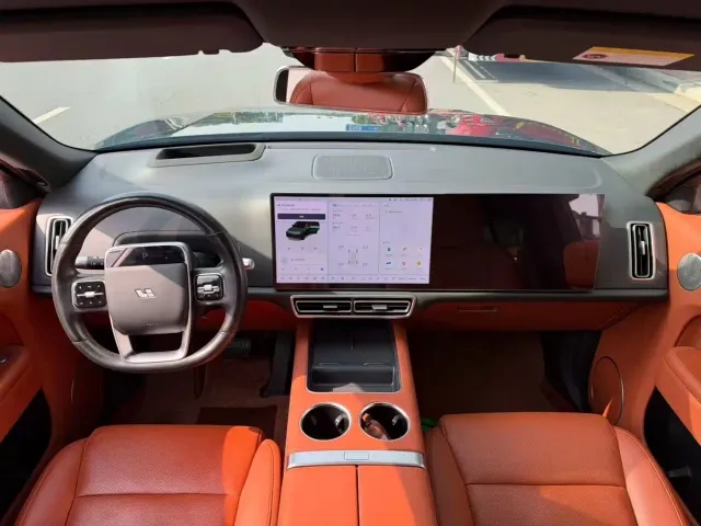 Li Auto L8 — Фото автомобиля 5
