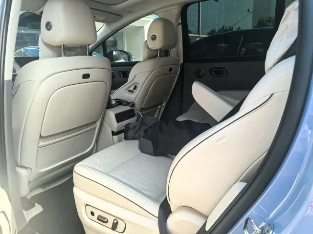 Li Auto i8 — Фото автомобиля 4
