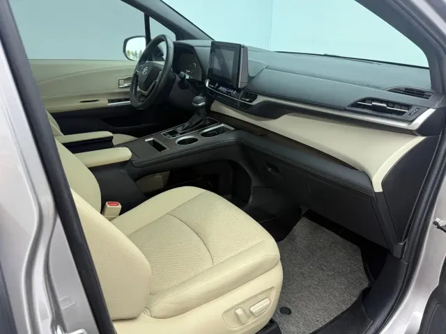 Toyota Sienna — Фото автомобиля 9