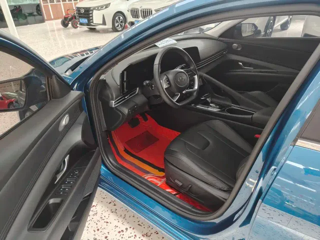Hyundai Elantra — Фото автомобиля 5
