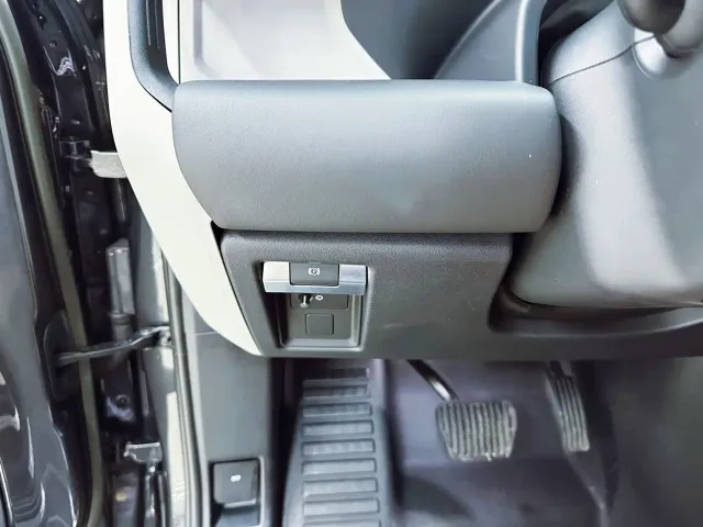 Land Rover Defender — Фото автомобиля 16