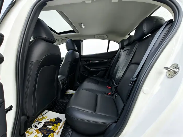Mazda Axela — Фото автомобиля 20