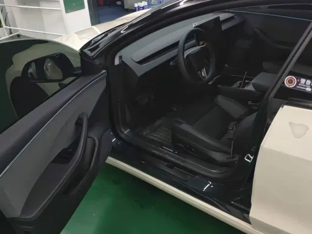 Tesla Model 3 — Фото автомобиля 15