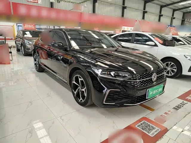 Volkswagen Passat — Фото автомобиля 3