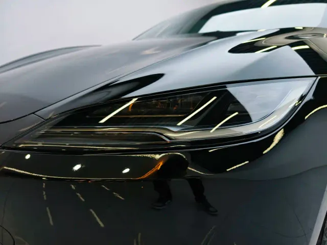 Tesla Model 3 — Фото автомобиля 6