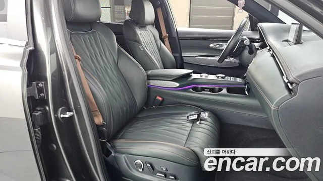 Genesis GV70 — Фото автомобиля 24