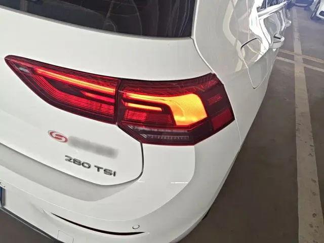 Volkswagen Golf — Фото автомобиля 7