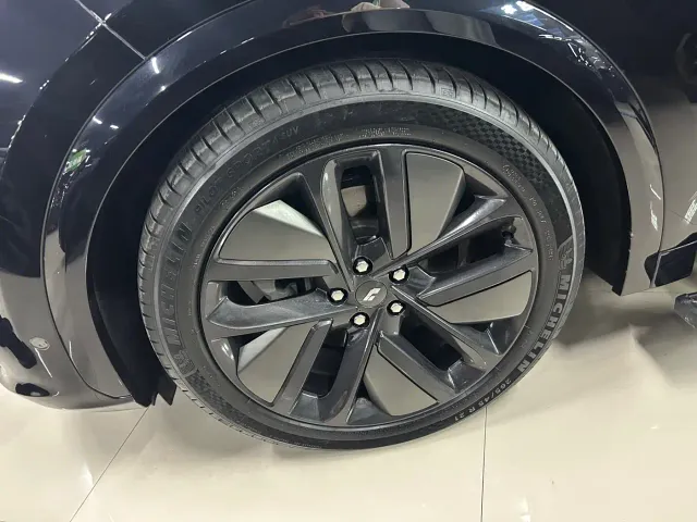 Li Auto L7 — Фото автомобиля 16