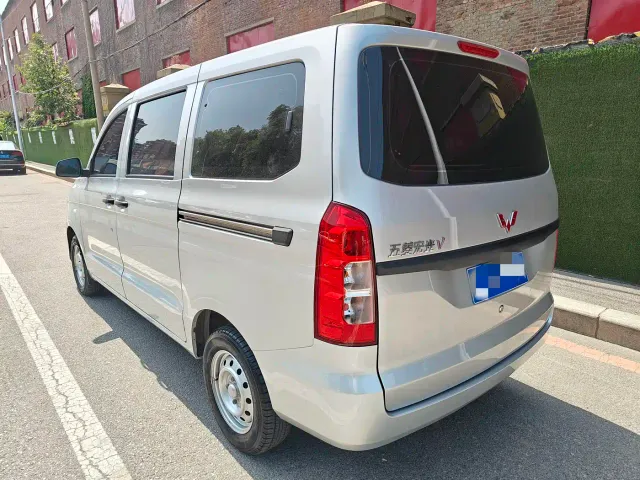 Wuling Hongguang V — Фото автомобиля 15