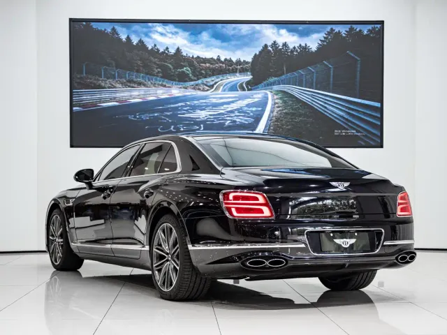 Bentley Flying Spur — Фото автомобиля 6