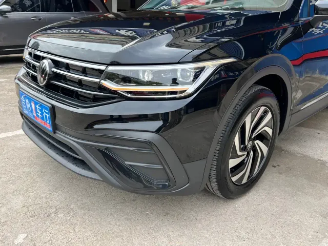 Volkswagen Tiguan L — Фото автомобиля 29