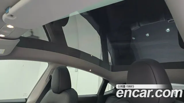 Tesla Model Y — Фото автомобиля 23