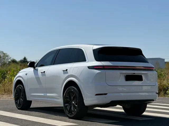 Li Auto L7 — Фото автомобиля 6