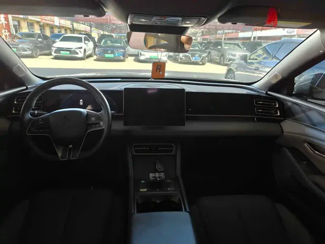BYD Qin L — Фото автомобиля 9
