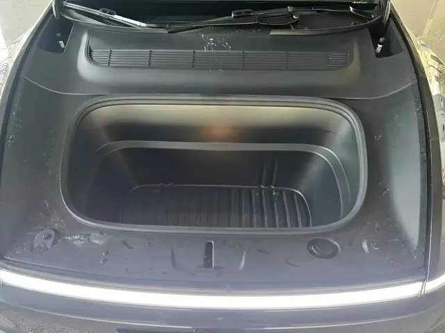 Tesla Model Y — Фото автомобиля 21