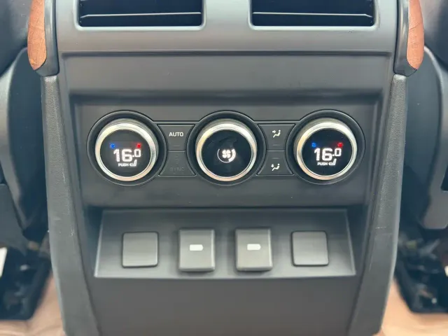 Land Rover Defender — Фото автомобиля 14