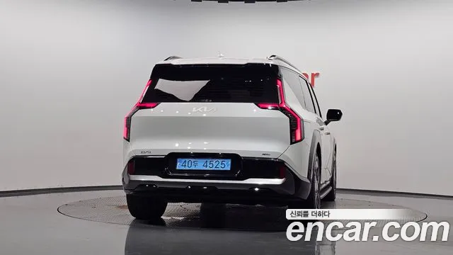 Kia EV9 — Фото автомобиля 4