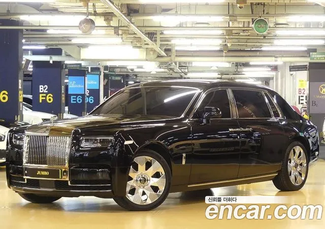 Rolls-Royce Phantom — Фото автомобиля 2