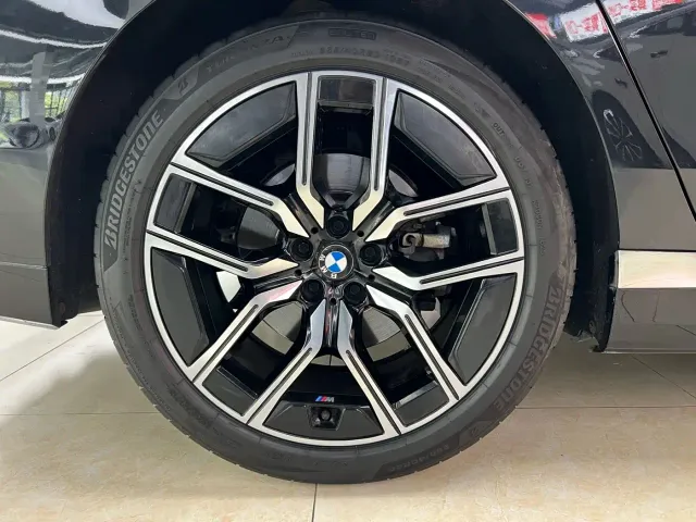 BMW 7 Series — Фото автомобиля 29