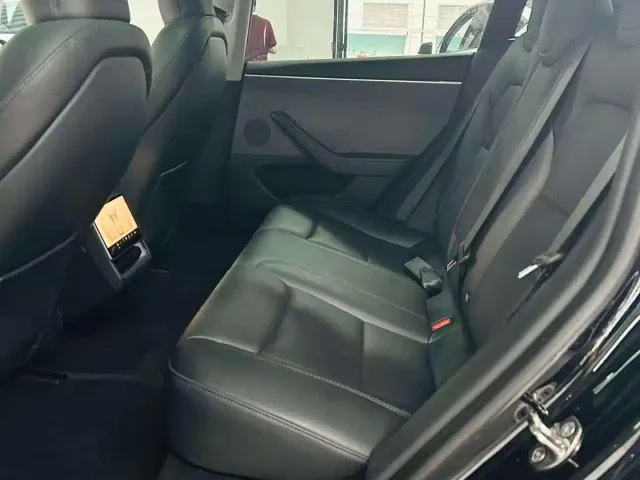 Tesla Model 3 — Фото автомобиля 9