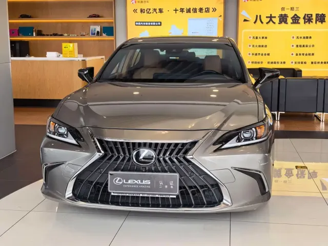 Фотография автомобиля — Lexus ES
